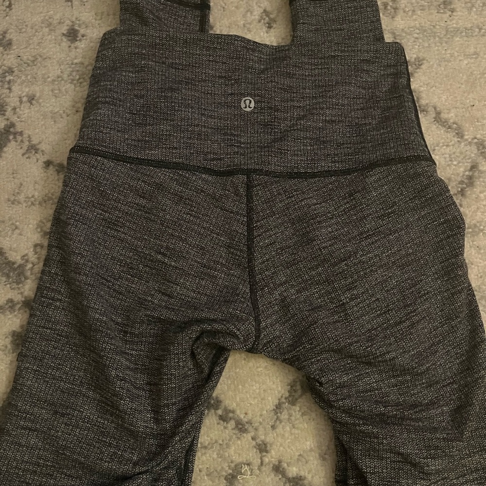 Black and white lululemon wonder under leggings! Full length, no pilling!